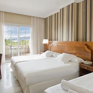 Habitación Familiar Estándar con 2 Camas Individuales